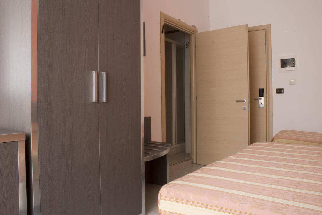 Hotel Renato Sesto San Giovanni Habitación foto