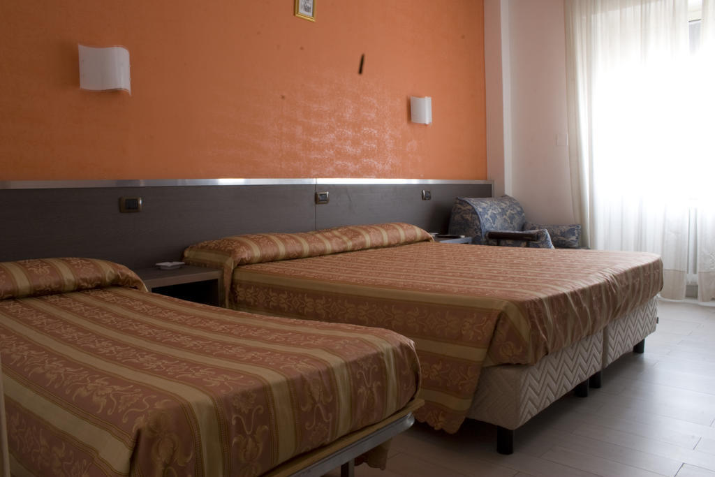 Hotel Renato Sesto San Giovanni Habitación foto