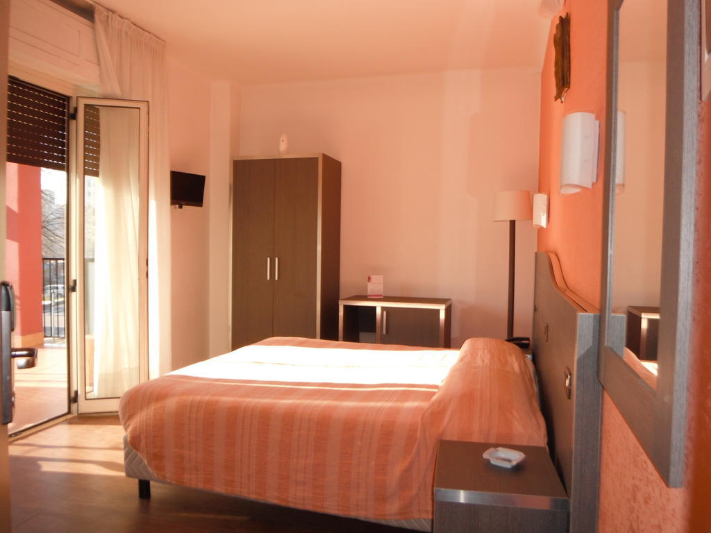 Hotel Renato Sesto San Giovanni Habitación foto